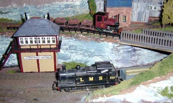 Narrow gauge saddle tank No.2 of the mining company heads away from the quarry with a rake of tippler wagons. It is a Joe-Works kit and runs beautifully